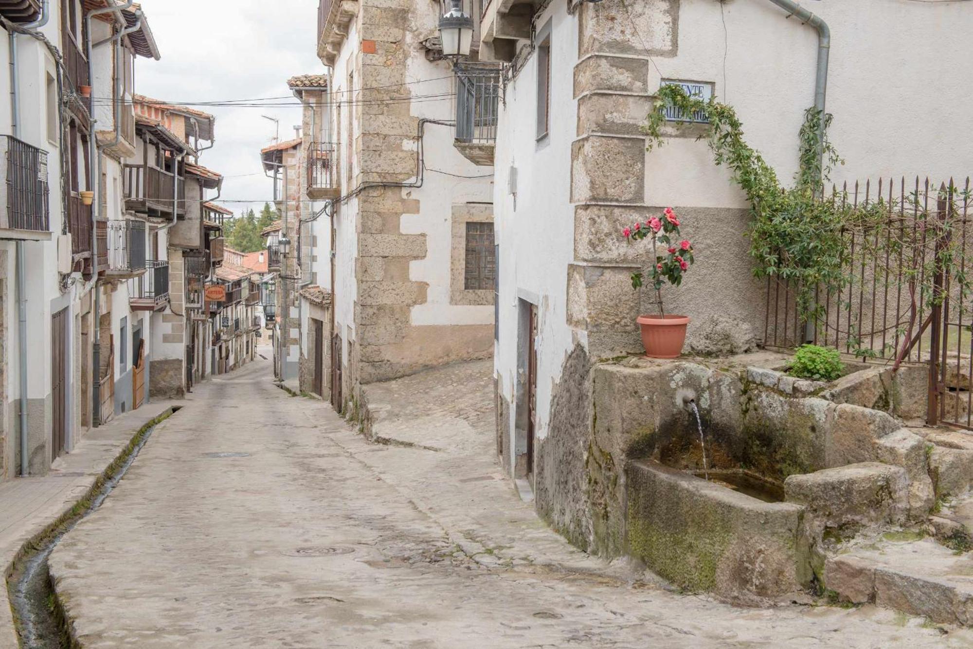 Candelario Apartamentos Bilik gambar